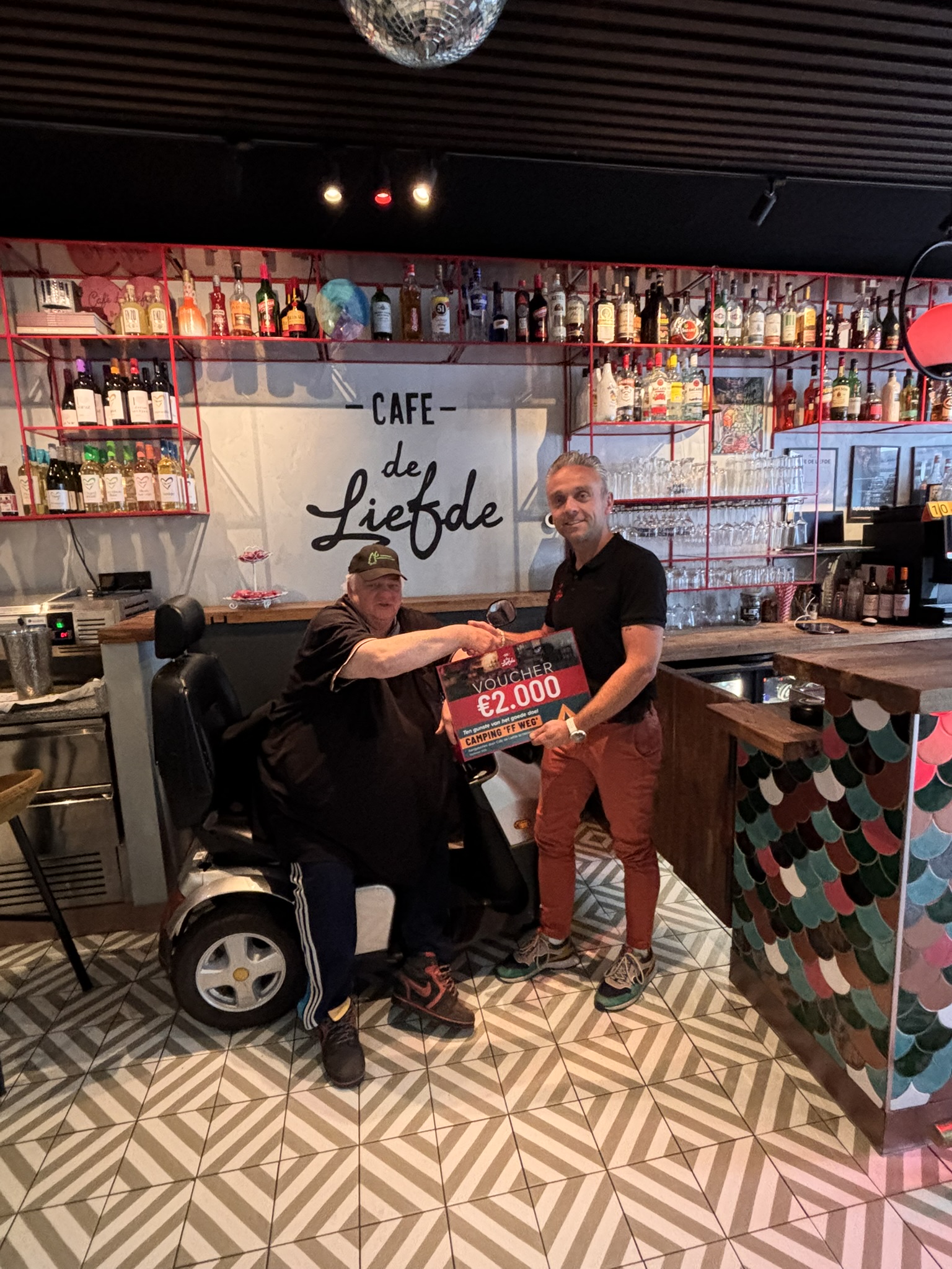 Café de Liefde draagt bij aan Camping FF weg